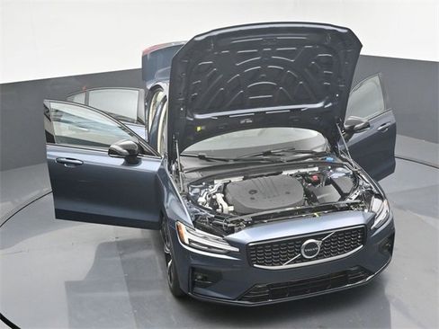 Used 2024 Volvo S60 B5 Core w/ Climate Package image 45