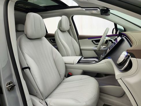 Certified 2023 Mercedes-Benz EQE 500 4MATIC SUV image 19
