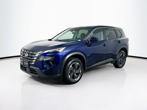 Used 2024 Nissan Rogue SV image 3