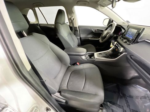 Used 2021 Toyota RAV4 LE image 25