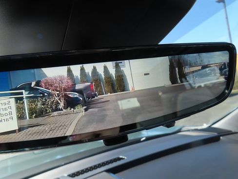 Used 2025 GMC Yukon AT4 w/ AT4 Premium Plus Package AWD/4WD image 39