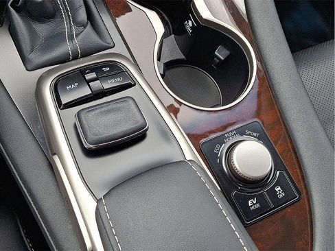 Used 2018 Lexus RX 450h AWD image 23