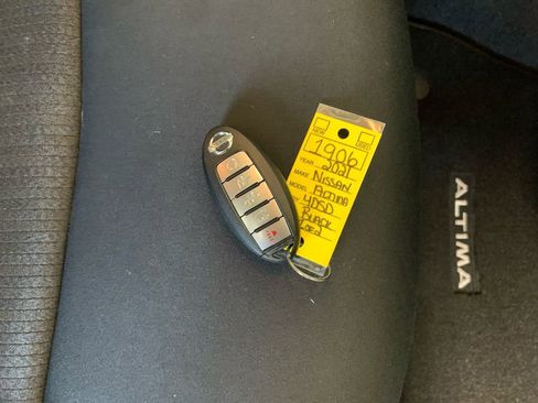 Used 2021 Nissan Altima 2.5 SV w/ SV Premium Package image 32