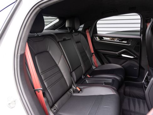 Certified 2024 Porsche Cayenne Turbo GT AWD/4WD image 31