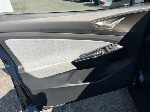 Certified 2023 Volkswagen ID.4 Pro image 6