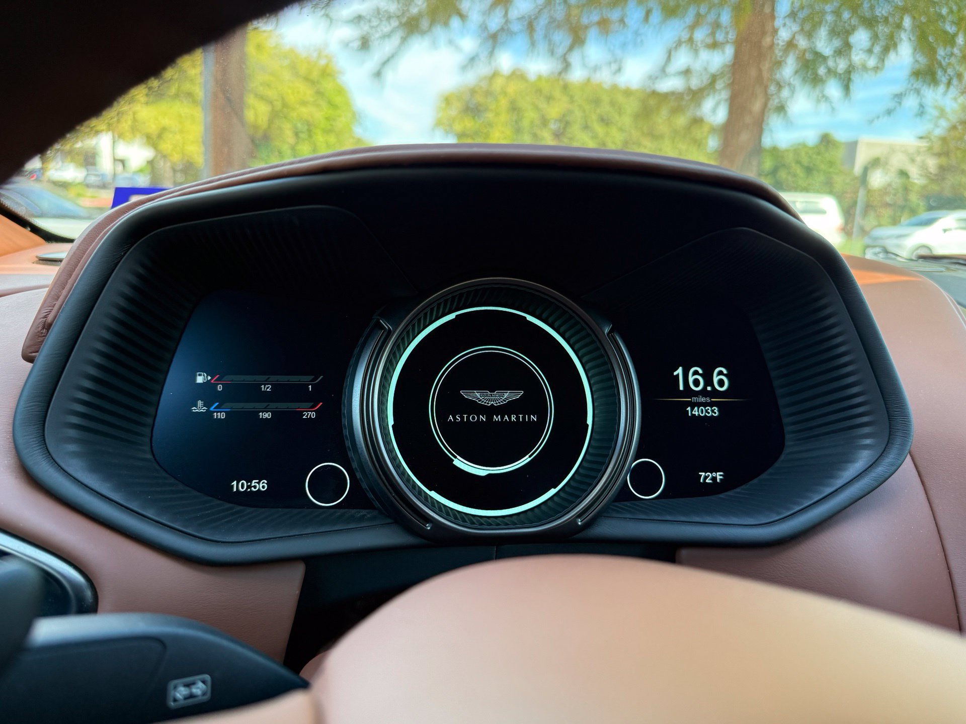 Used 2018 Aston Martin DB11 V12 RWD image 16