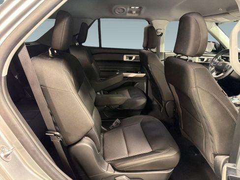 Used 2024 Ford Explorer XLT RWD image 30