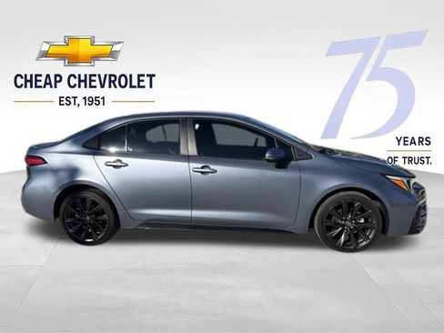 Used 2024 Toyota Corolla SE FWD image 3