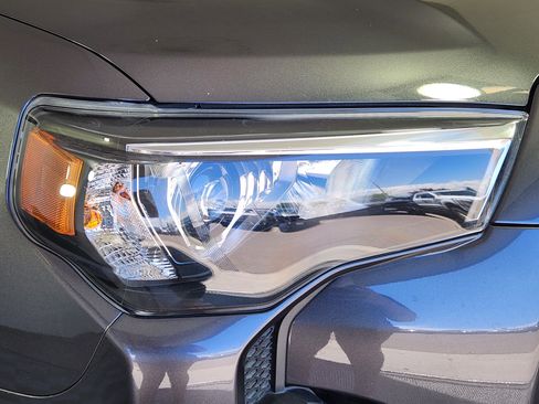 Used 2023 Toyota 4Runner TRD Off-Road Premium w/ Off Road Premium Plus Package AWD/4WD image 10