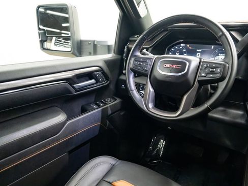 Used 2025 GMC Sierra 2500 AT4 w/ Technology Package AWD/4WD image 12