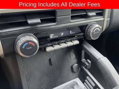 Used 2024 Toyota Tacoma SR5 AWD/4WD image 31