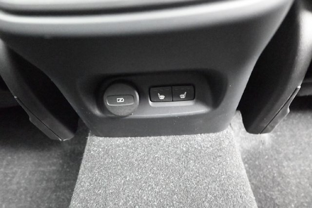 Used 2023 Volvo XC40 B4 Plus w/ Driver Assist Package FWD image 30