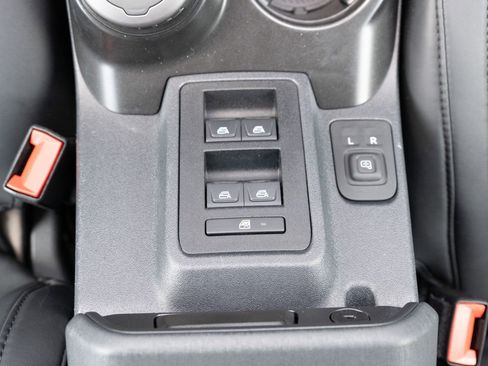 Used 2023 Ford Bronco Wildtrak image 12