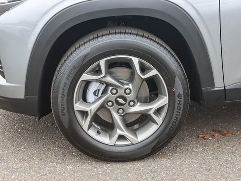 New 2026 Chevrolet Trax LT w/ Sunroof Package image 9