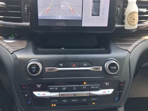 Used 2020 Ford Explorer Limited RWD image 5