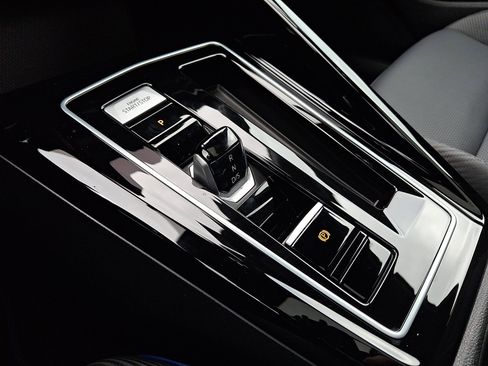 Used 2025 Volkswagen Golf R Black Edition image 15