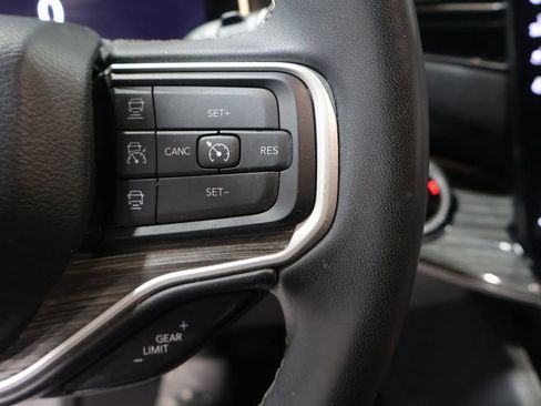 Used 2022 Jeep Wagoneer Series III AWD/4WD image 38