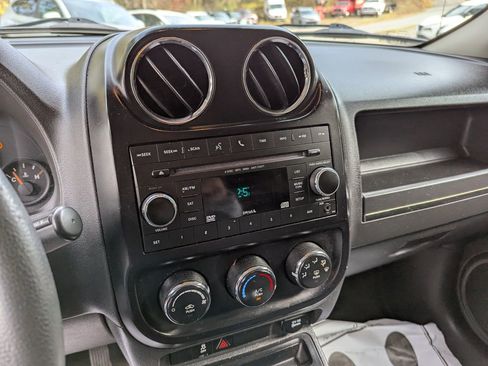 Used 2017 Jeep Patriot Sport image 11