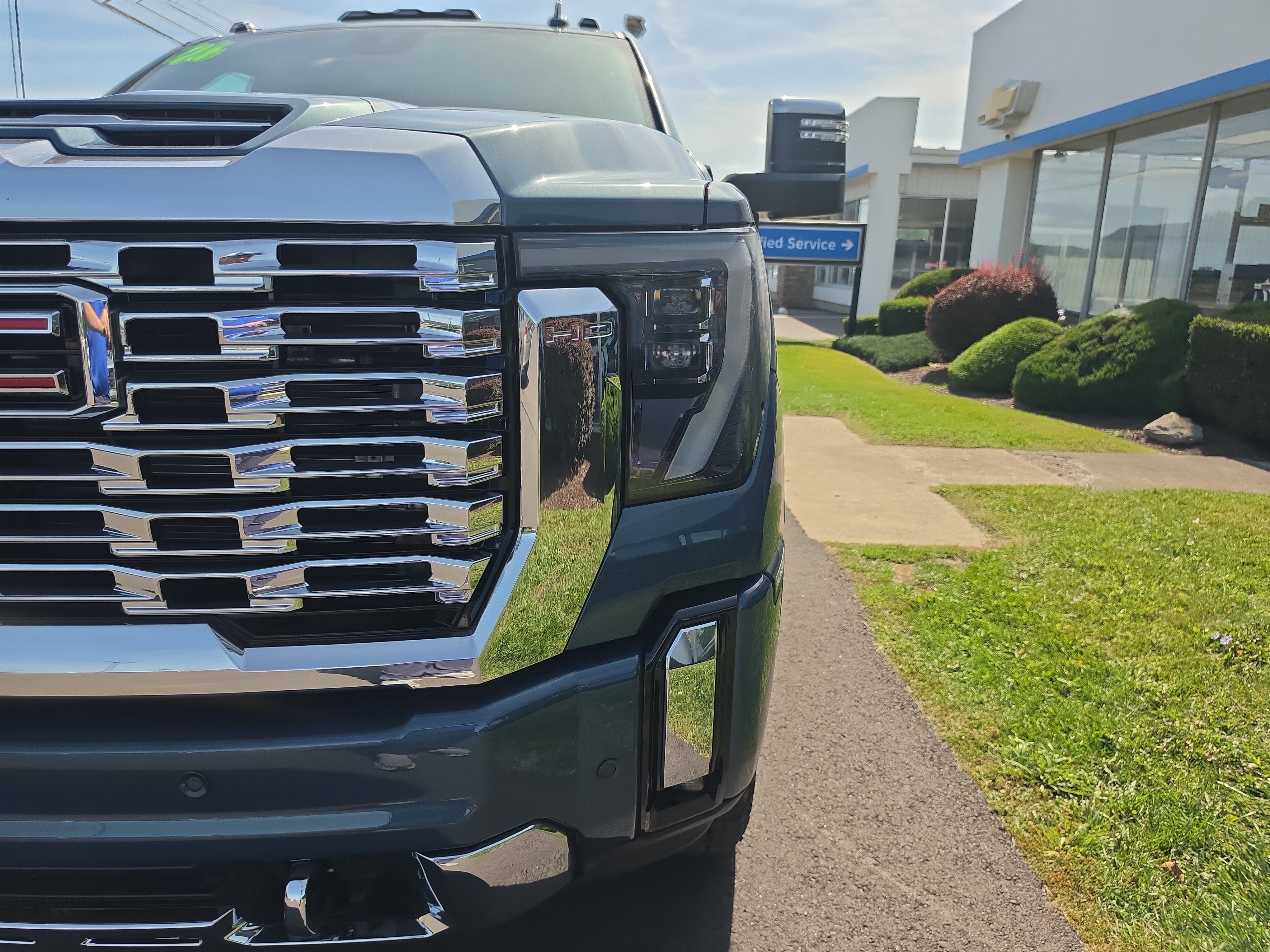 New 2026 GMC Sierra 3500 Denali w/ Denali Reserve Package AWD/4WD image 10