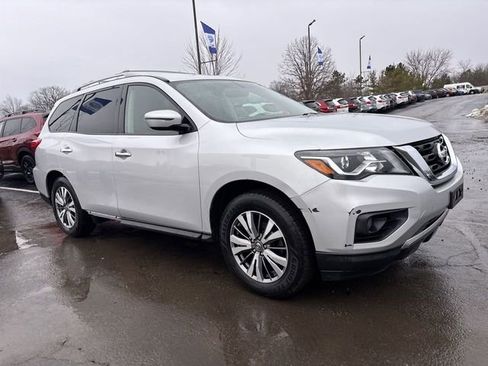 Used 2018 Nissan Pathfinder SV image 13
