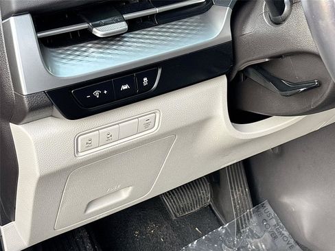 Used 2024 Kia Carnival LX image 10