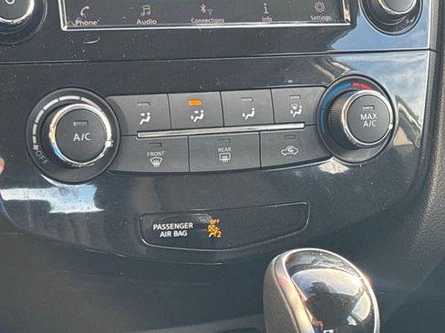 Used 2021 Nissan Rogue Sport S image 12