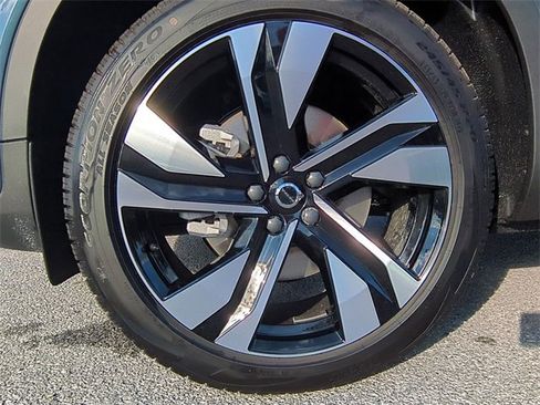 New 2026 Volvo XC40 B5 Plus w/ Protection Package Premier image 21