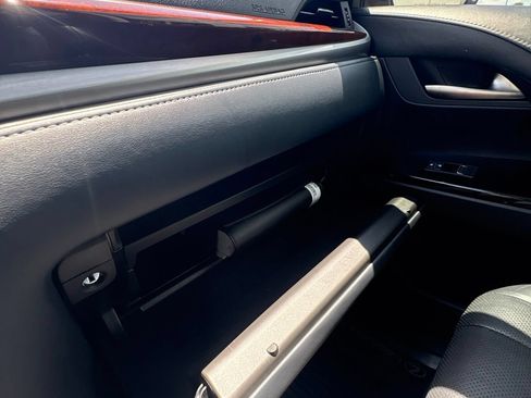 Used 2019 Lexus LX 570 4WD w/ Luxury Package image 35