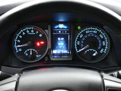 Used 2021 Toyota Tacoma TRD Off-Road AWD/4WD image 9
