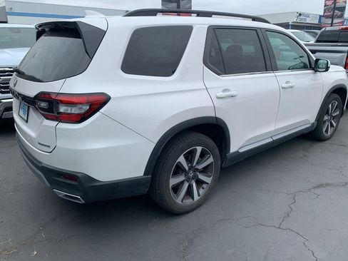 Used 2023 Honda Pilot Touring image 7