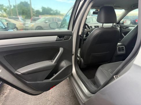 Used 2013 Volkswagen Passat 2.5 SE FWD image 16