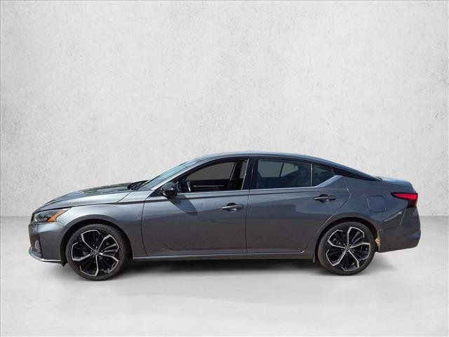Used 2024 Nissan Altima 2.5 SR FWD image 5
