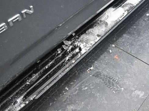 Used 2023 Chevrolet Suburban Premier image 16