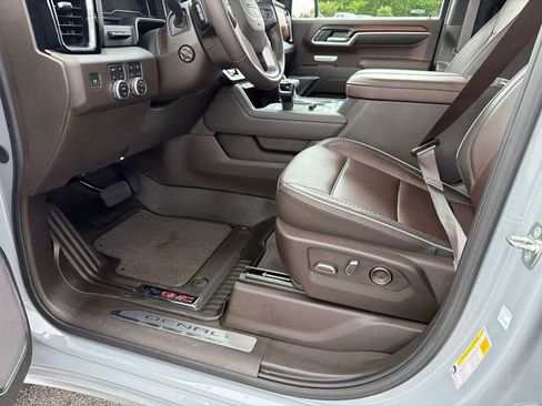 Used 2024 GMC Sierra 1500 Denali AWD/4WD image 9