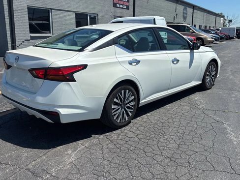 Used 2025 Nissan Altima 2.5 SV FWD image 4