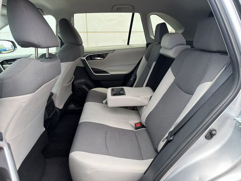 Used 2021 Toyota RAV4 XLE w/ Carpet Mat Package (TMS) AWD/4WD image 12