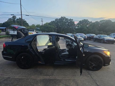 Used 2018 Volkswagen Passat 2.0T R-Line image 33