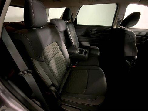 Used 2025 Nissan Pathfinder SV AWD/4WD image 23