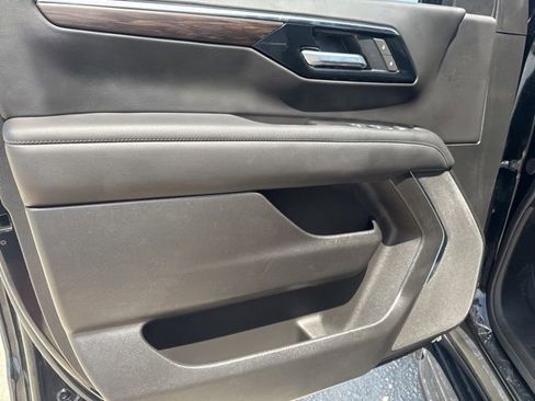 Used 2025 Chevrolet Suburban LS RWD image 14