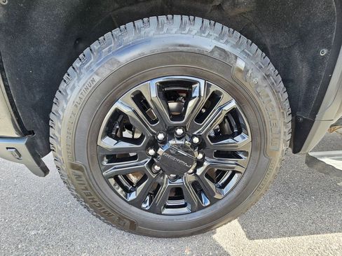 Used 2021 GMC Sierra 2500 Denali w/ Denali Black Diamond Edition AWD/4WD image 24