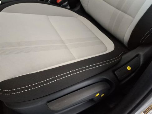 Certified 2024 Hyundai Venue SEL image 19