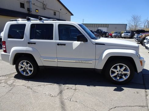 Used 2010 Jeep Liberty Limited w/ Tire & Wheel Group AWD/4WD image 5