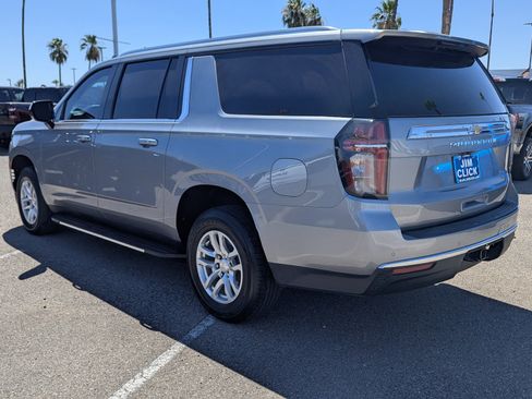 Used 2023 Chevrolet Suburban LS RWD image 4