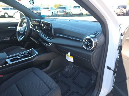 Used 2026 Chevrolet Equinox LT w/ LPO, Floor Liner Package AWD/4WD image 9