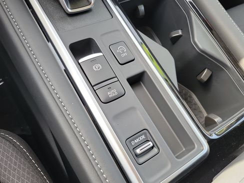 Certified 2026 Nissan Pathfinder SV FWD image 29