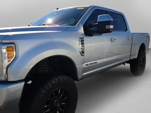 Used 2019 Ford F250 Platinum w/ Platinum Ultimate Package image 23