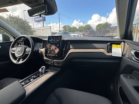 New 2026 Volvo XC60 B5 Plus w/ Climate Package image 10