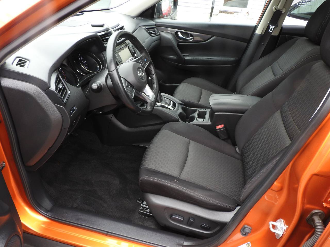 Used 2019 Nissan Rogue SV w/ Sun & Sound Touring Package AWD/4WD image 7