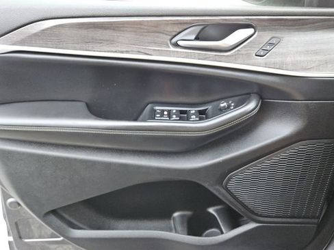 Used 2023 Jeep Grand Cherokee L Limited image 16