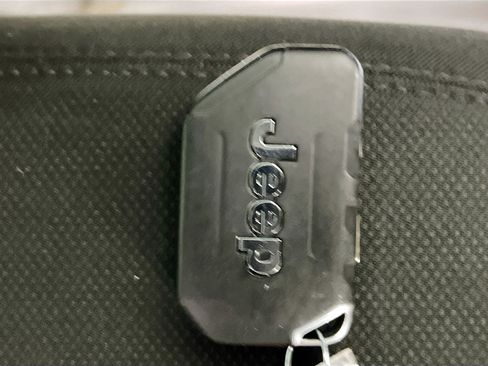 Used 2018 Jeep Wrangler Sport image 34